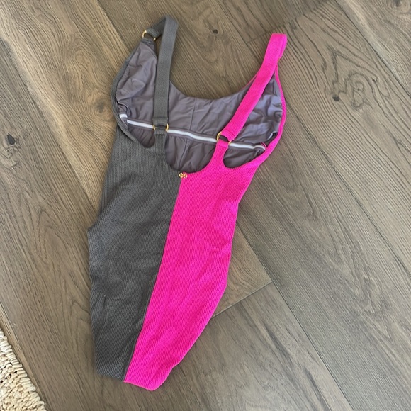 PilyQ one piece color block swimwear SOOO CUTE!! - Picture 3 of 6